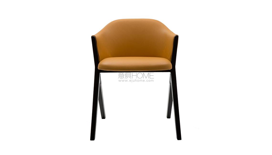 Cassina 397 M10扶手椅