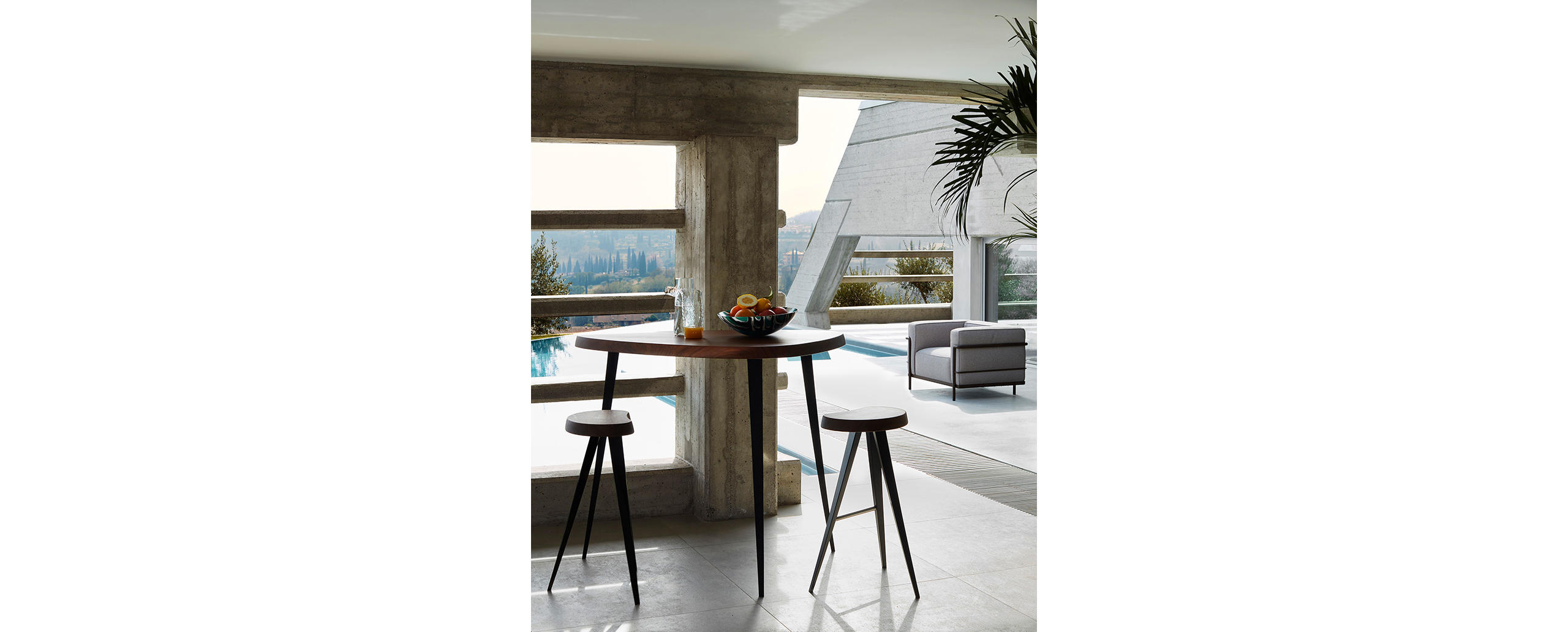 3_cassina_mexique_charlotte_perriand_bar_stool_and_table_photodepasqualemaffini