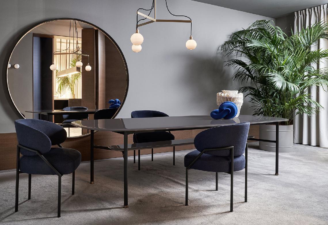 17---Meridiani---salone-2019---hubert-dining-table---isetta-chair-1600x1100(1)