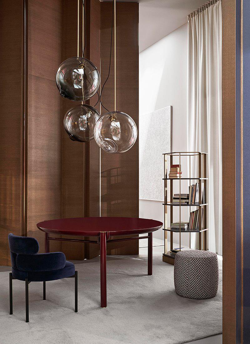 01---Meridiani---salone-2019---zeno-dining-table---sylvie-chair-800x1100(1)
