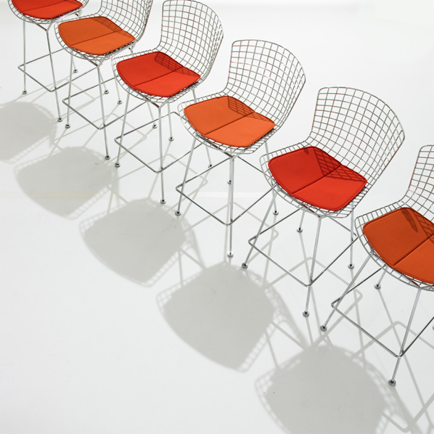 Thumb_bertoia-barstool-with-red-seat-pad-6039_z