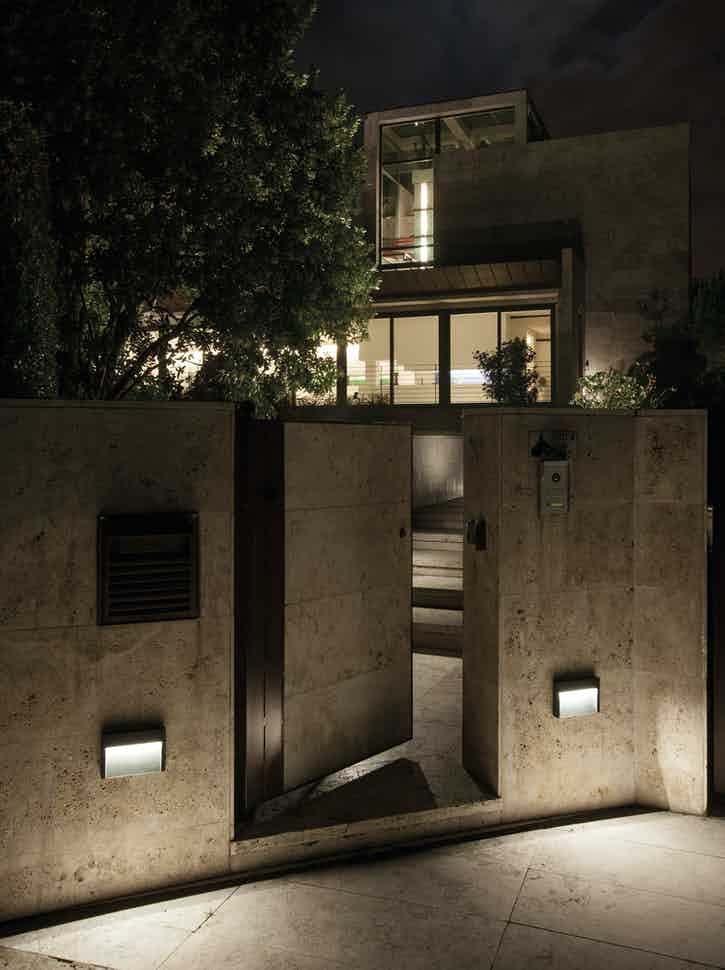 HYPERION-WALL-OUTDOOR-FLOS-GALLERY-2100-1