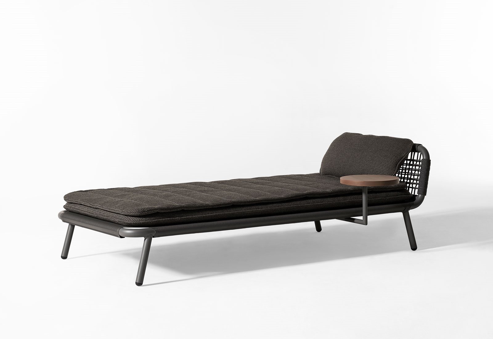 Noa-open-air-lounge-bed-04-1600x1100