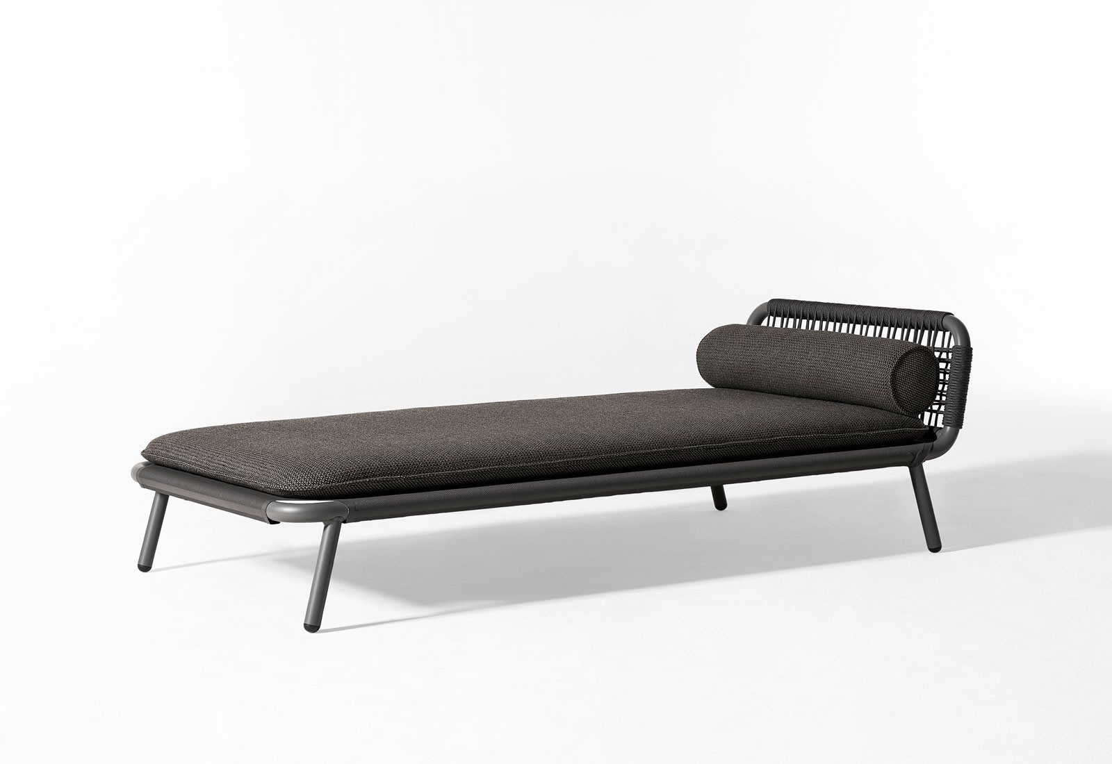 Noa-open-air-lounge-bed-06-1600x1100