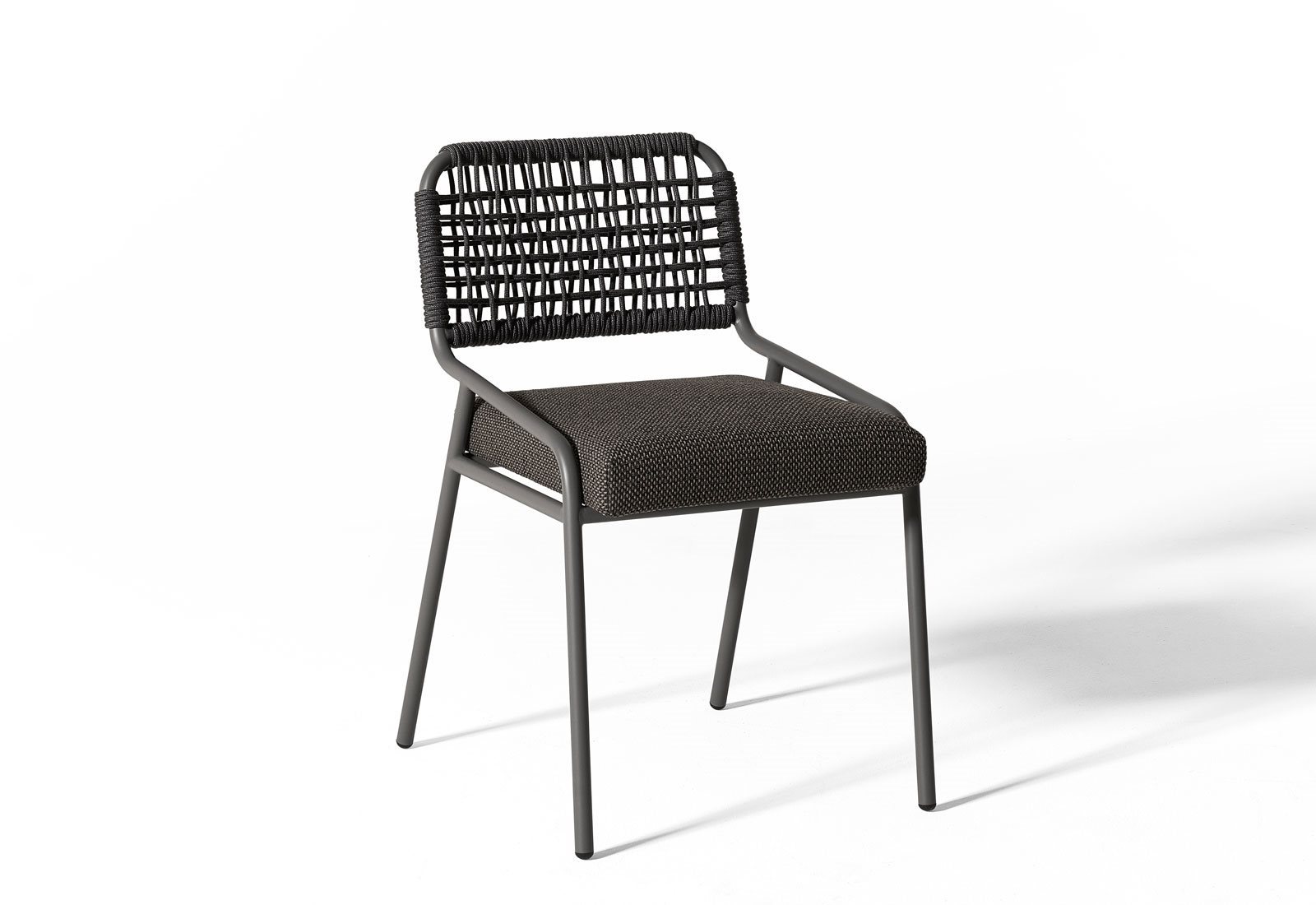 Tai-open-air-chair-02-1600x1100