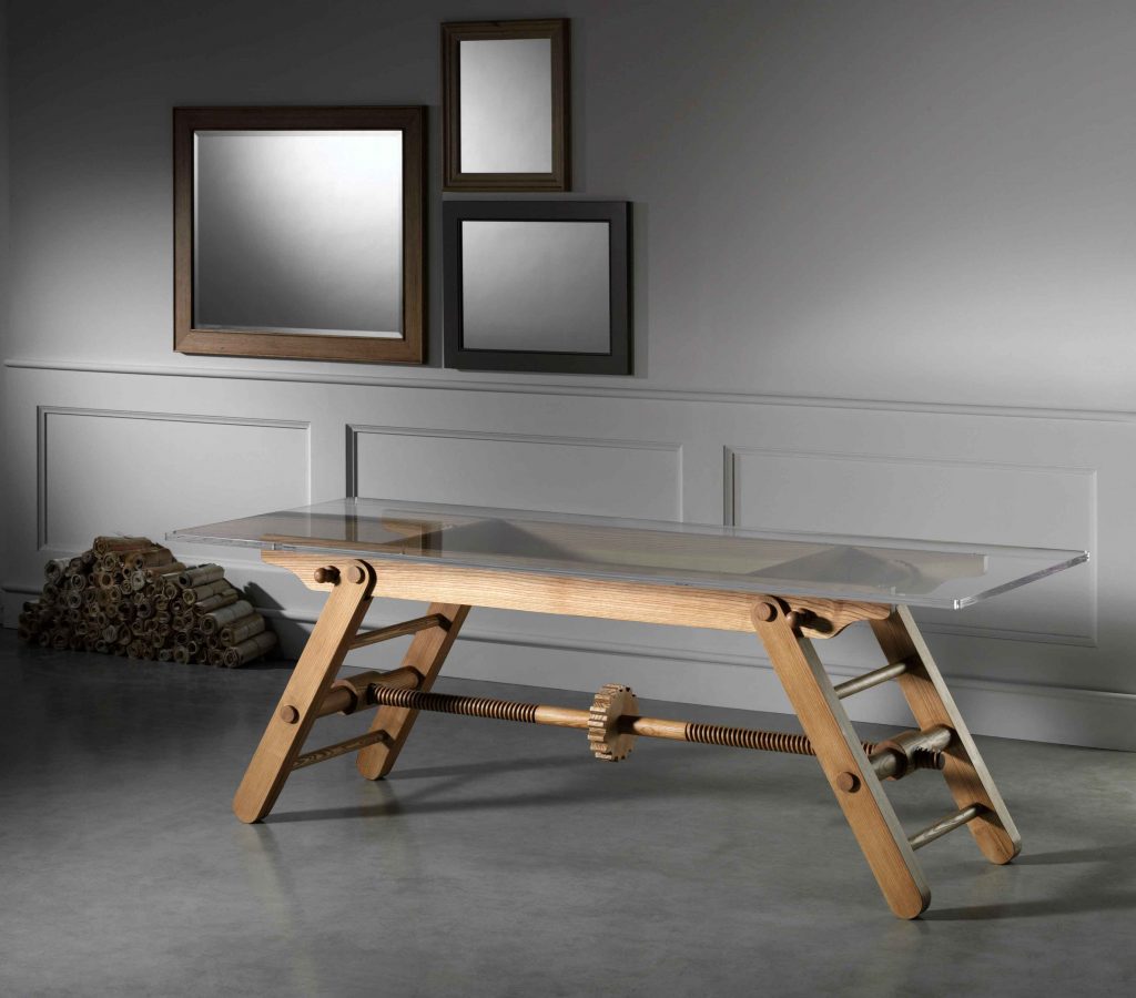 Tavolo-artigianale-in-legno-e-vetro-1024x900