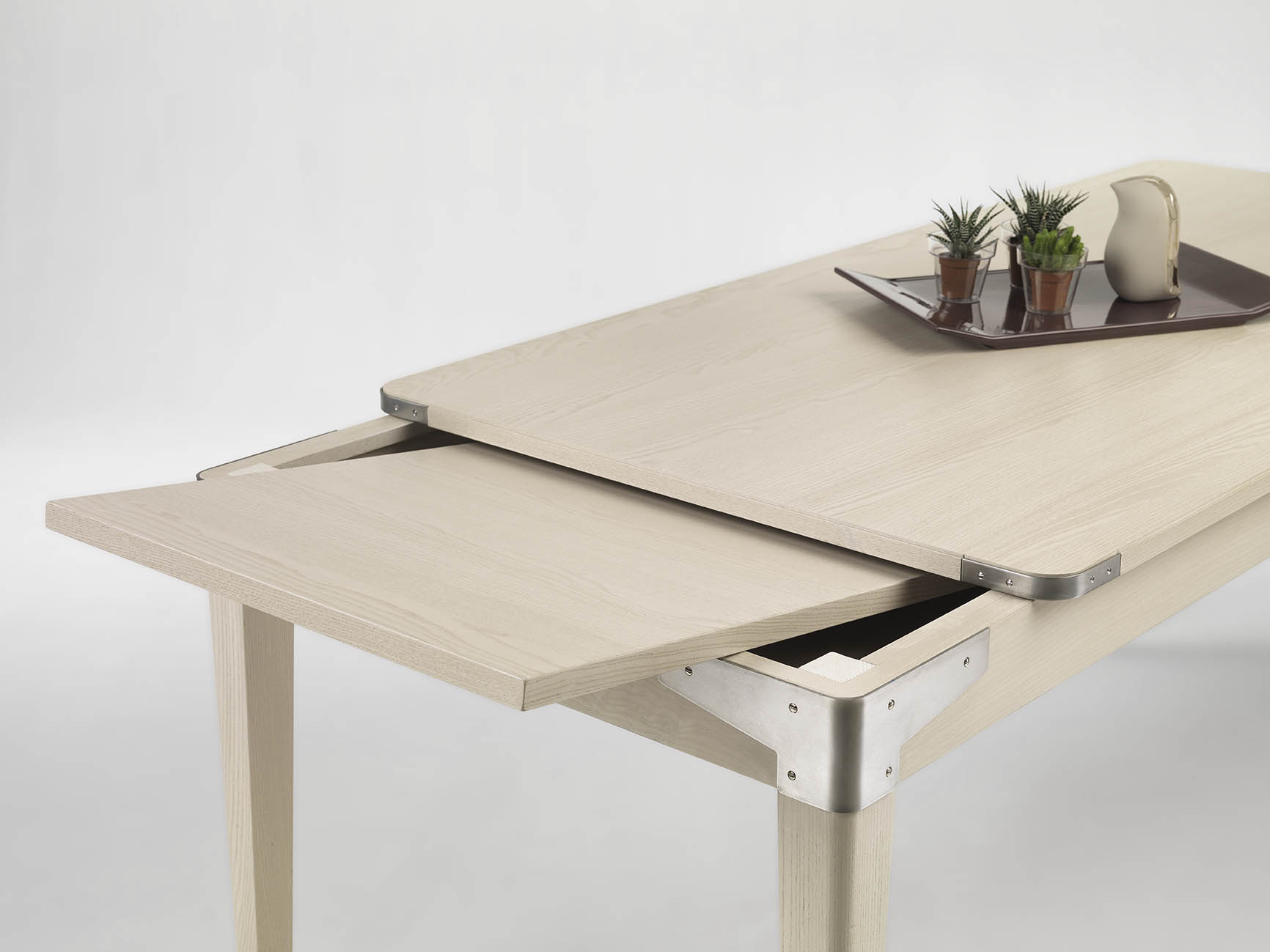 Tavolo-allungabile-in-legno-e-metallo