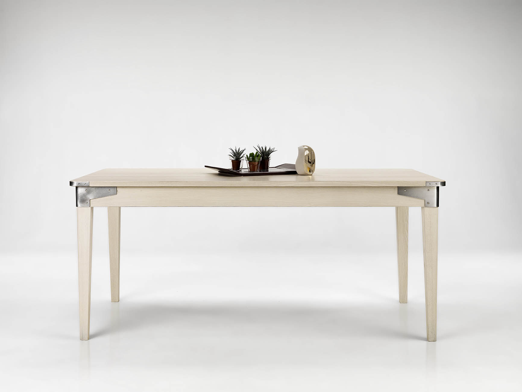 Tavolo-in-legno-e-metallo