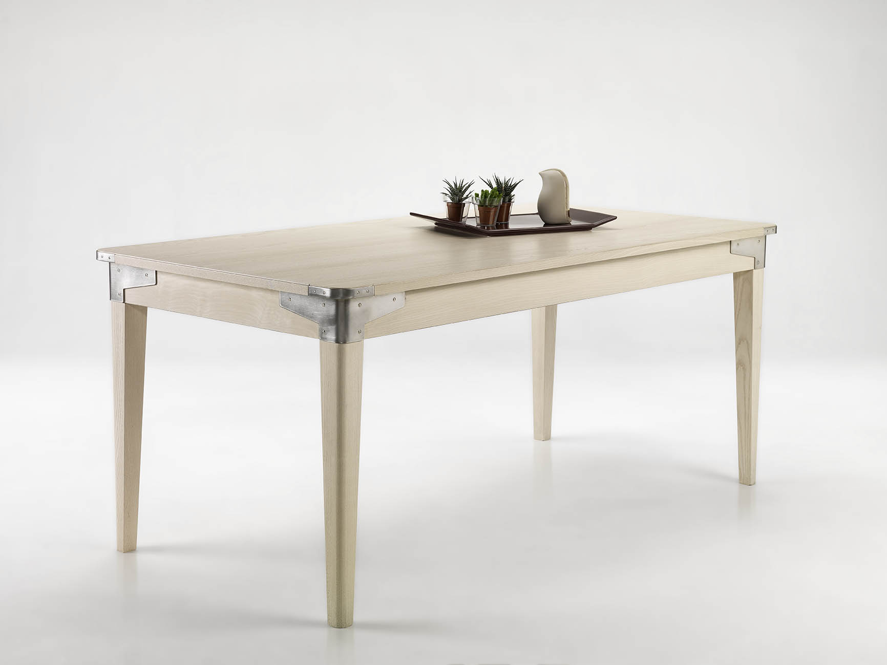 Tavolo-rettangolare-in-legno-e-metallo