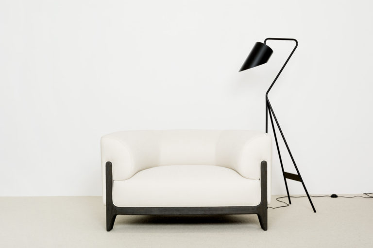 Declourt-Collection-VAL-Side-table-BOB-light-armchair-2-768x510