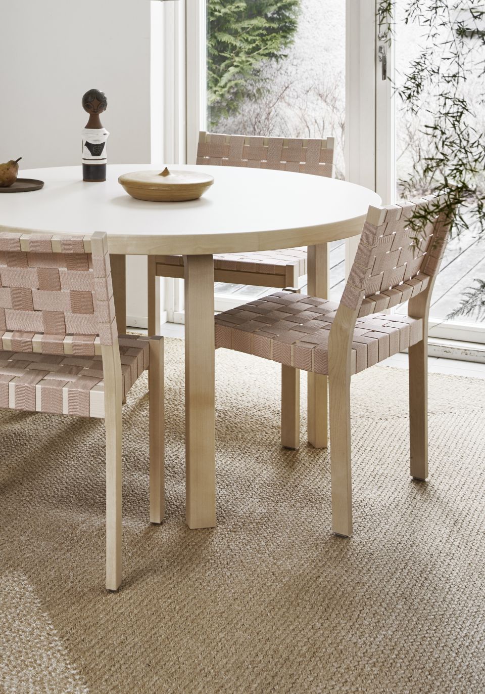 Chair_611_Aalto_table_91_Riikka_Kantinkoski-2599280