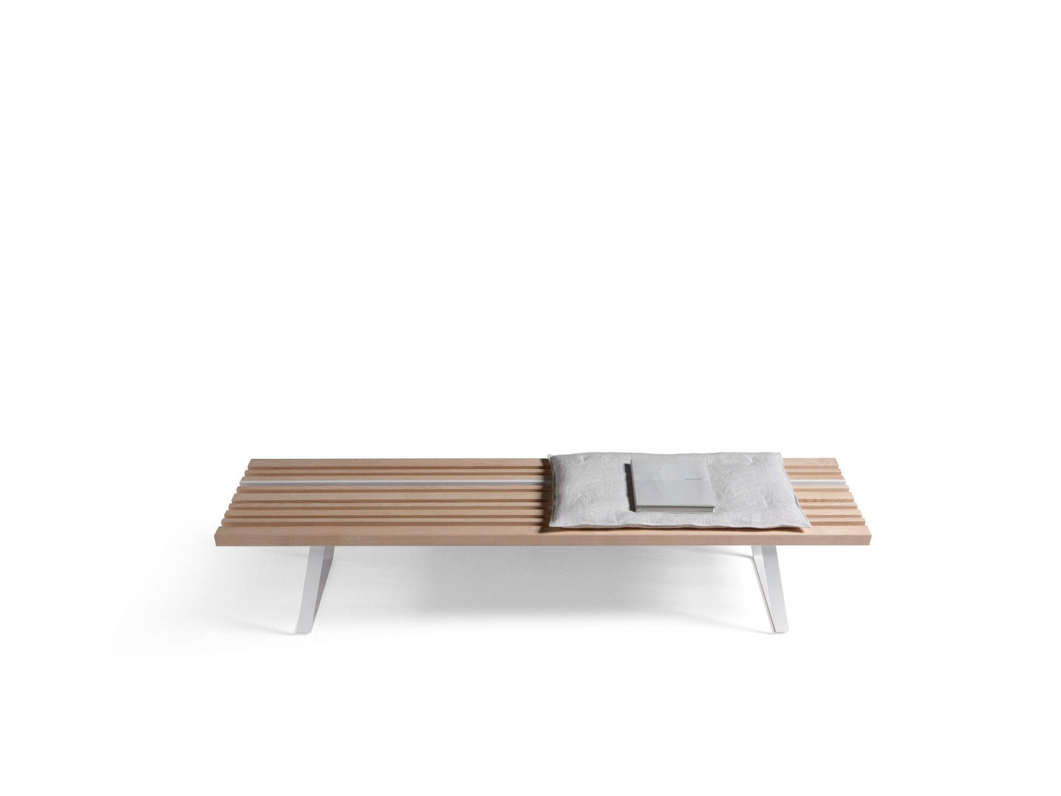 line-bench-bench-landscape-2090x1568 (1)