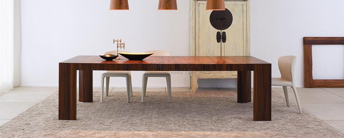 Cassina 370 EL DOM 餐桌2
