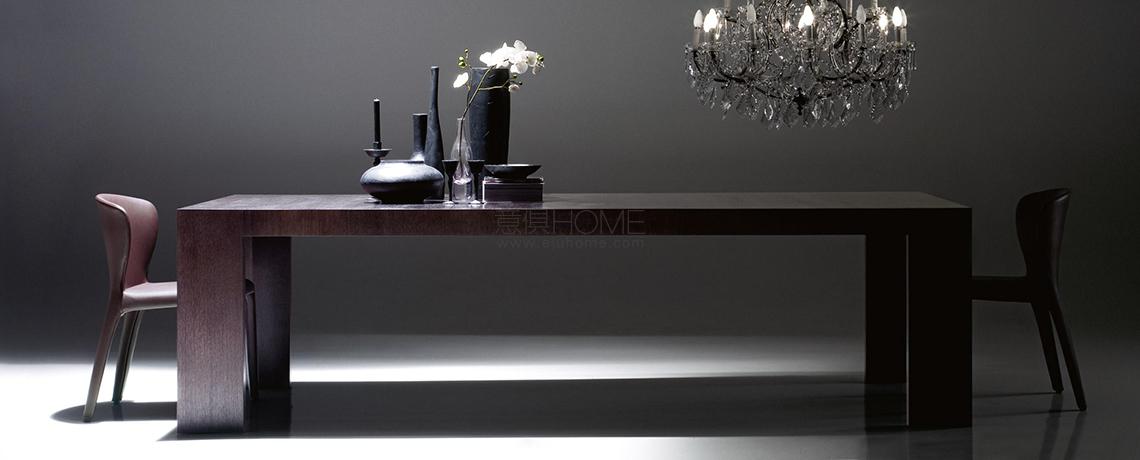Cassina 370 EL DOM 餐桌3