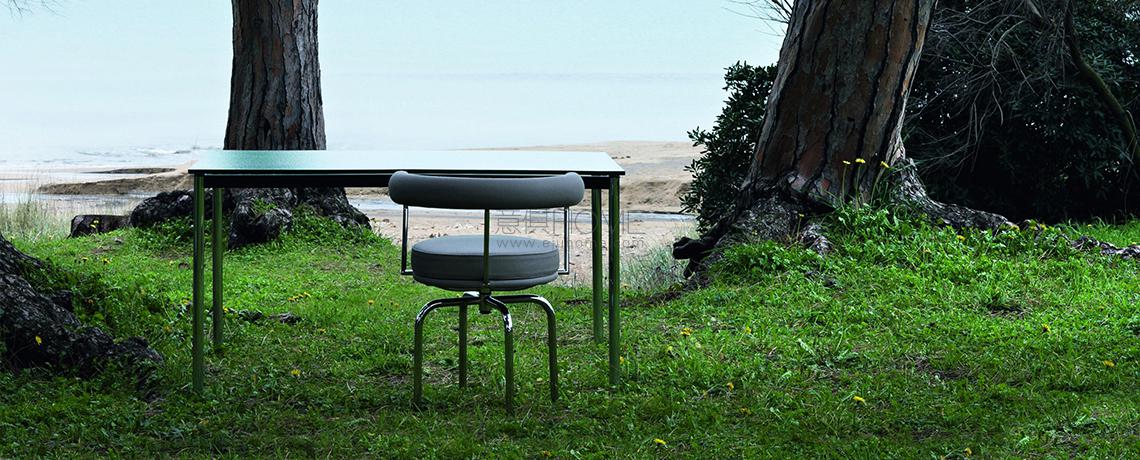 Cassina LC7 OUTDOOR 椅子1
