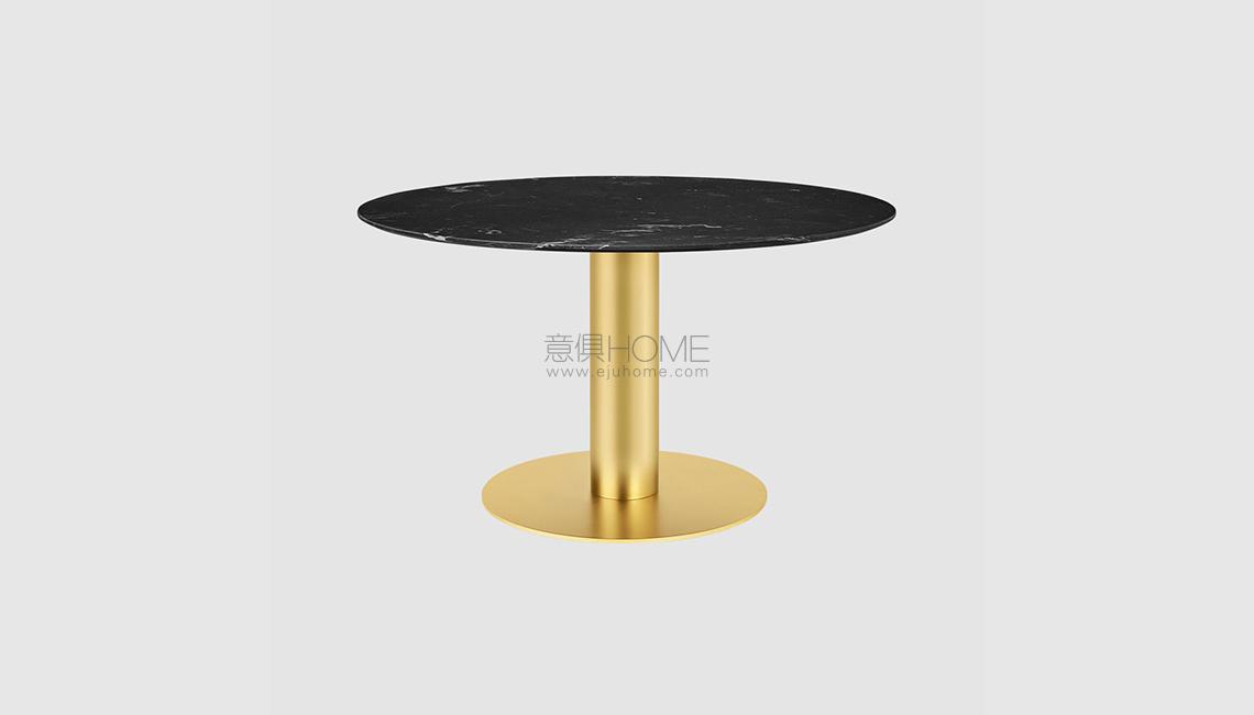 Gubi2.0_DiningTable_Round_Brass_Marble_130_Black_5bc7f5d1-d3a9-4be1-9966-14bd333ec0ed_1024x1024