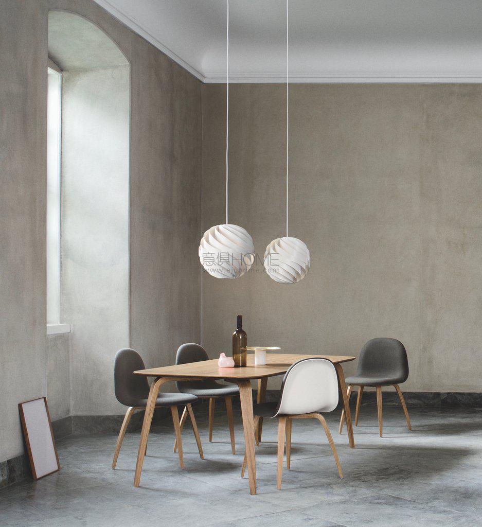 Gubi_52_chairs_Turbo_pendants_-_L_Gubi_dining_table_-_rectangular_-_oak_Pedrera_table_Grashoppa_floor_lamp_-_warm_grey_1024x1024