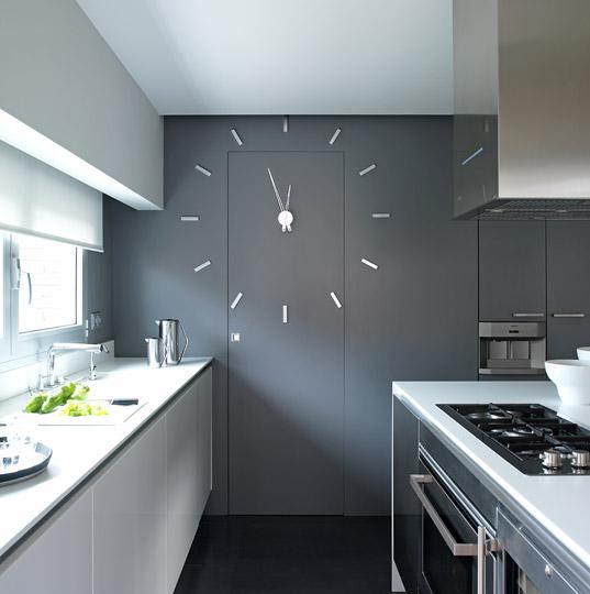 tacon-nomon-clocks-inox-kitchen