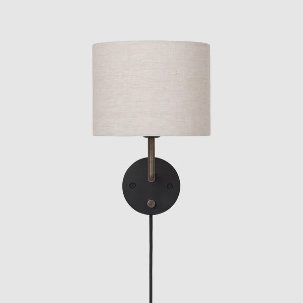 Gravity_WallLamp_20_AntiqueBrass_Canvas_Front_off_grande