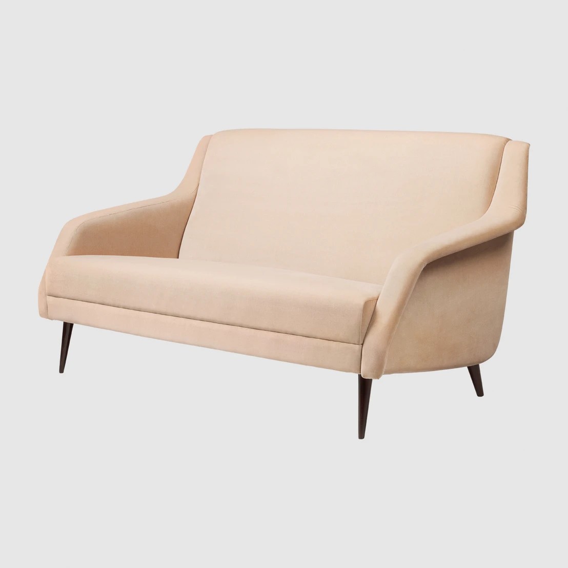 CDC-1_Sofa_Wood_FullyUpholstered_AmericanWalnut_GUBI_Velluto-Beige_B3Q_1108x4000