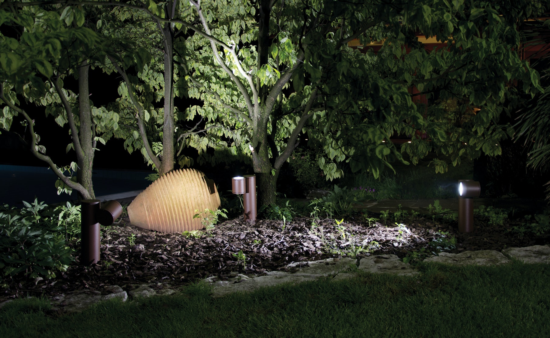 PAN-PROJECTOR-BOLLARD-OUTDOOR-FLOS-GALLERY-2100-2