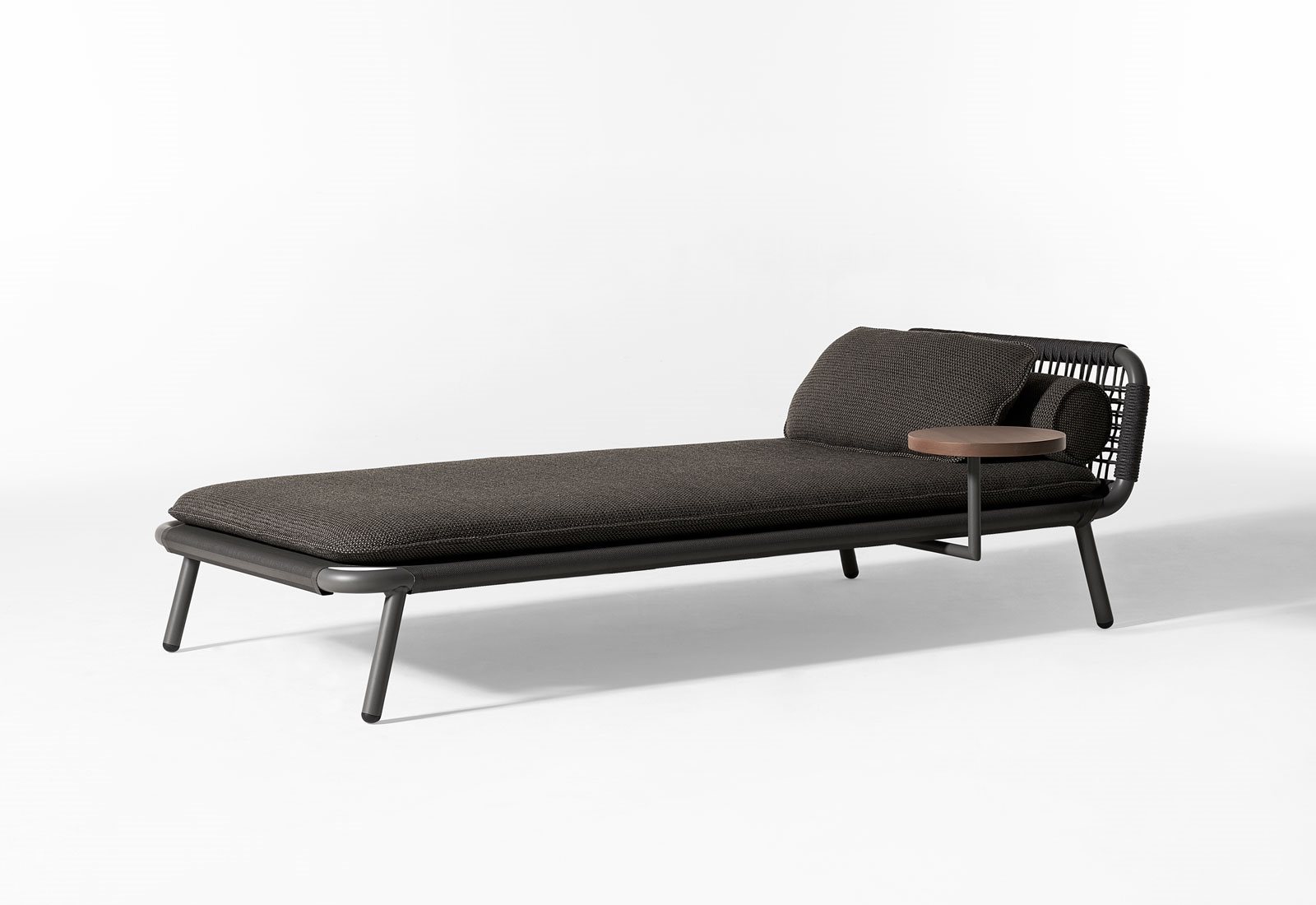 Noa-open-air-lounge-bed-05-1600x1100