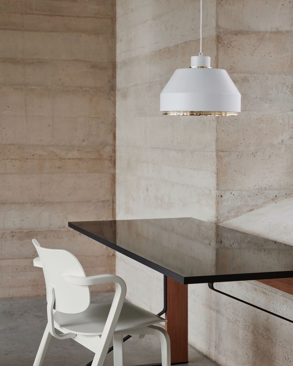 Aslak_Chair_Pendant_Light_AMA500_Kaari_Desk_photo_Mikko_Ryhanen-3192738