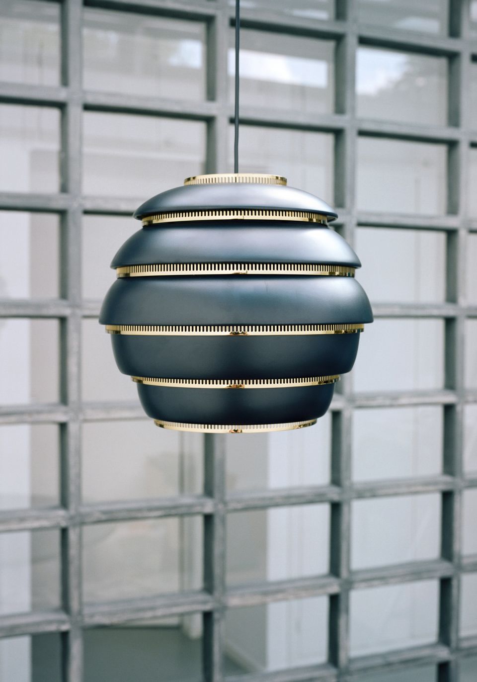 Pendant_Light_A331_Beehive_black_lacquered_4-2409423