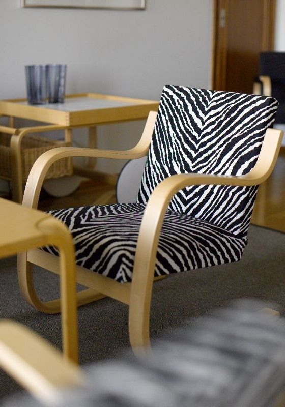 Armchair-402-Zebra-Restaurant-Savoy-1838119