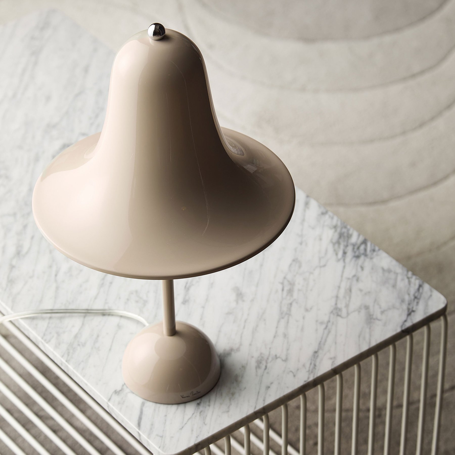 丹麦家具Verpan的Pantop Ø23 Table Lamp GREY SAND 台灯 细节图