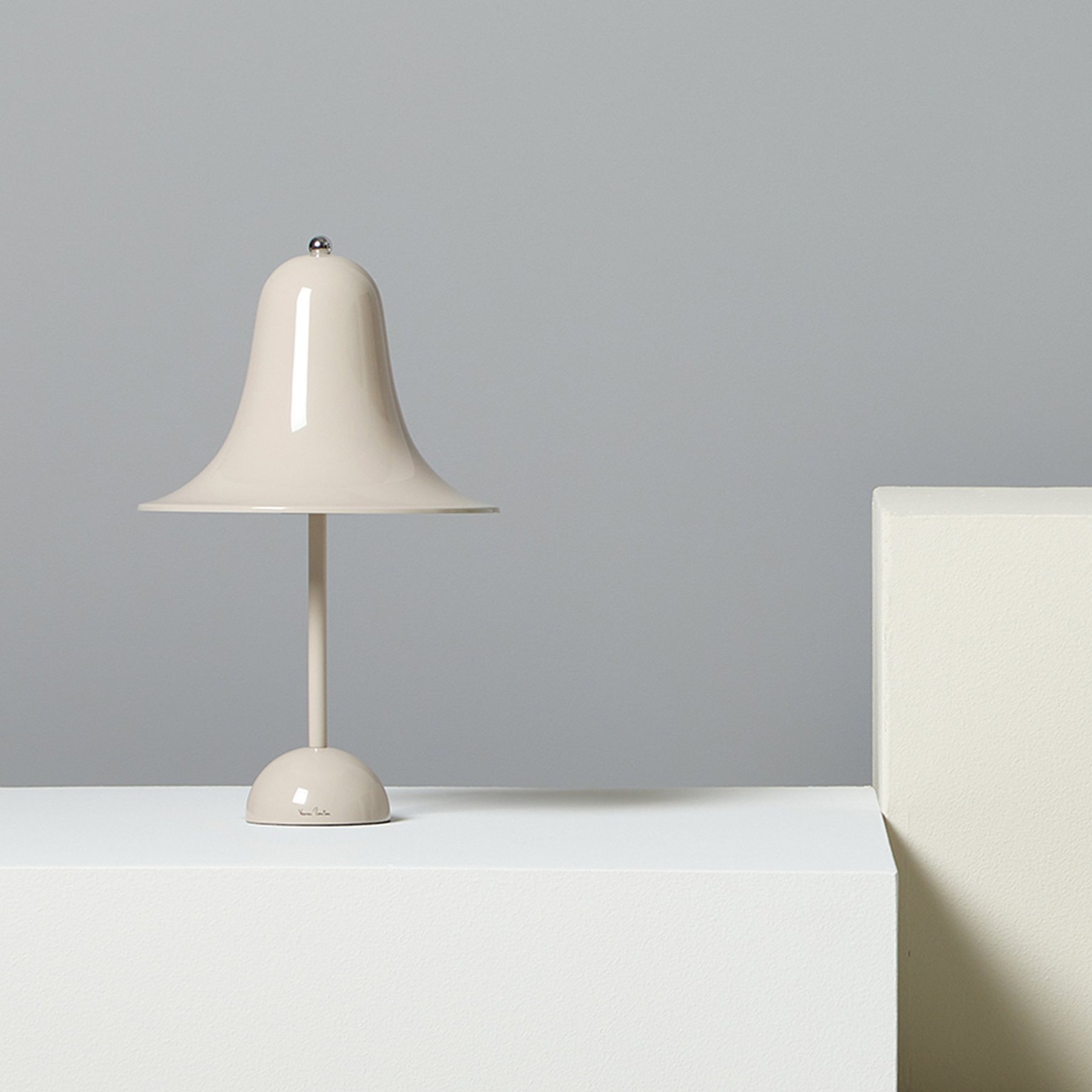 丹麦家具Verpan的Pantop Ø23 Table Lamp GREY SAND 台灯 细节图