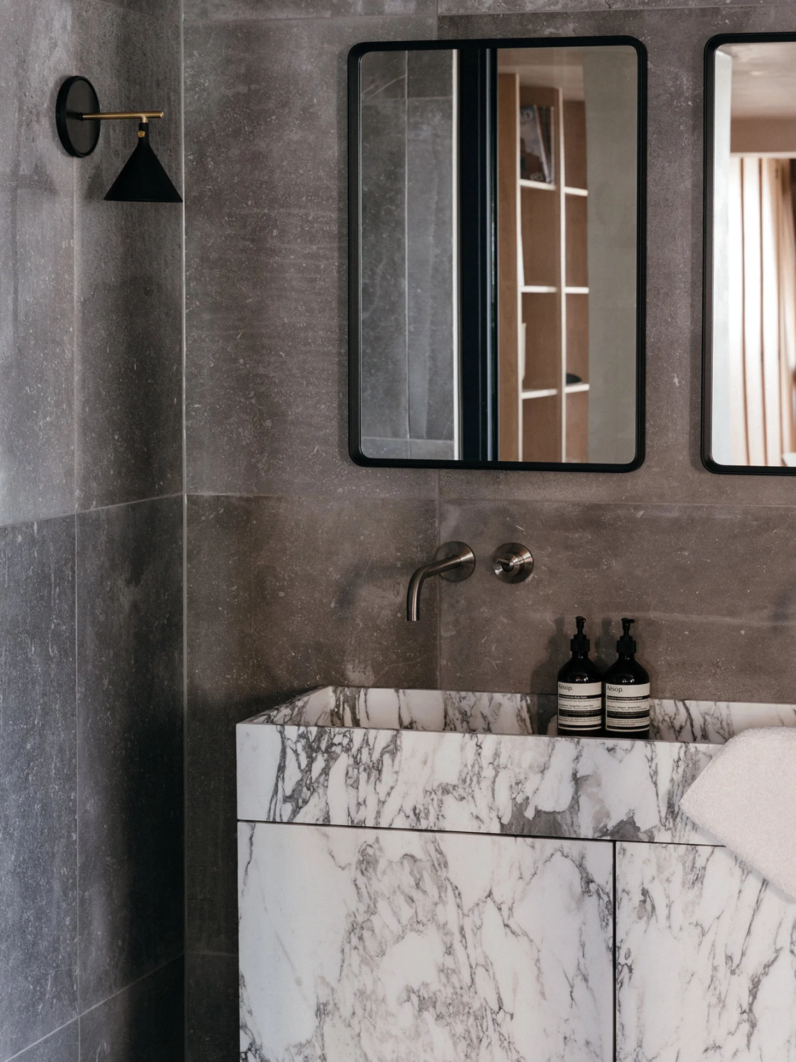 Norm Wall Mirror, Rectangular镜子细节图3
