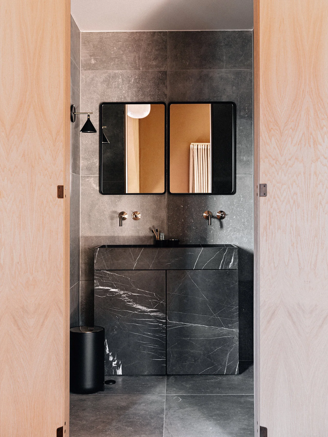 Norm Wall Mirror, Rectangular镜子细节图4